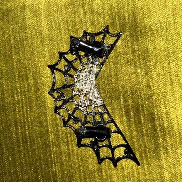 Spiderweb Ear Cuff (New) - Picture 3 of 10